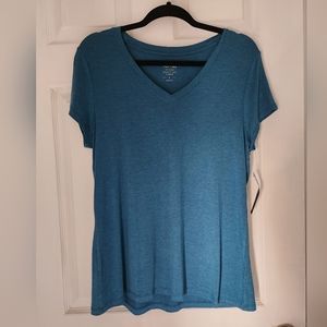 ⭐️ Apt. 9 v-neck tee